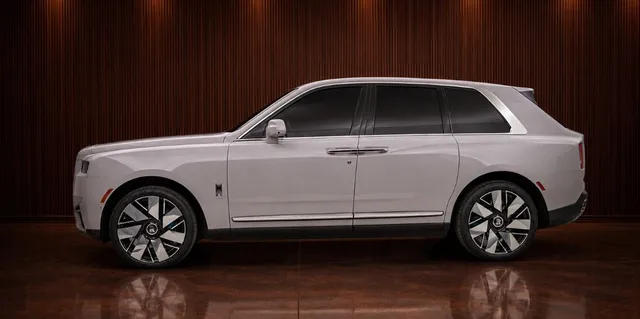 Silver Rolls-Royce Cullinan for airport transfers