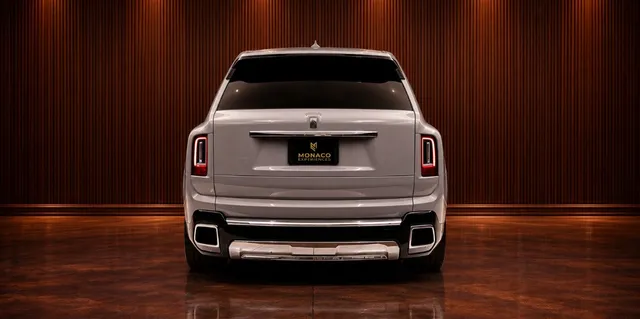 Silver Rolls-Royce Cullinan exterior, photo 3 for airport transfers Silver Rolls-Royce Cullinan exterior, photo 3 for airport transfers