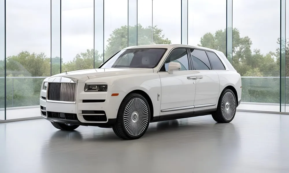 White Rolls-Royce Cullinan for airport transfers White Rolls-Royce Cullinan for airport transfers