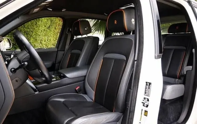 White Rolls-Royce Cullinan, photo 3 for airport transfers