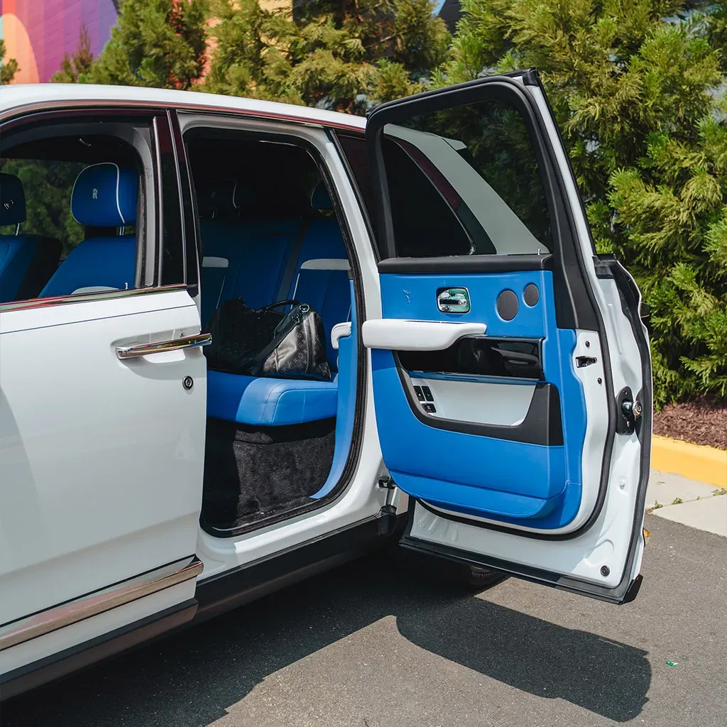 White Rolls-Royce Cullinan with All Blue Interior, photo 2 for airport transfers