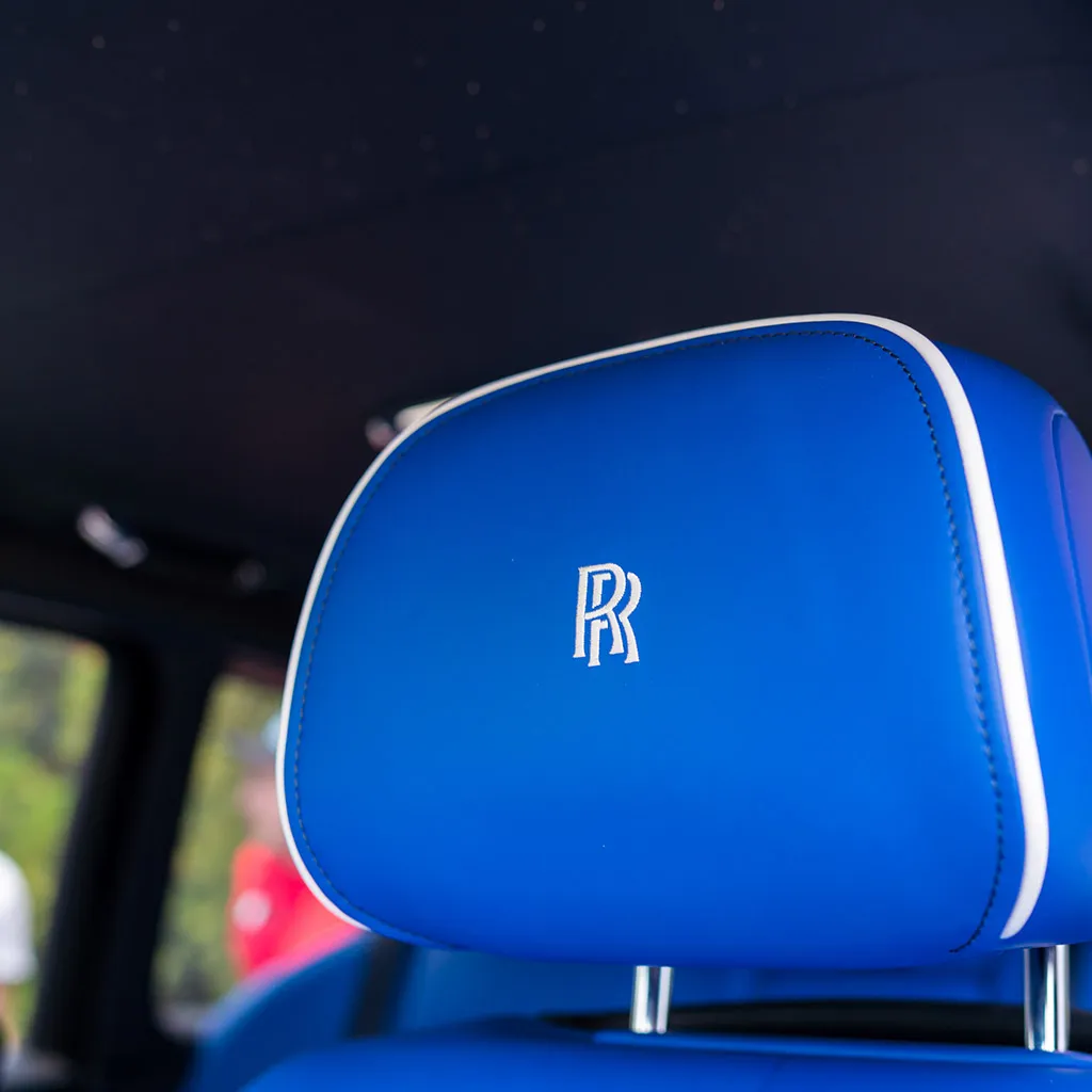 White Rolls-Royce Cullinan with All Blue Interior, photo 5 for airport transfers