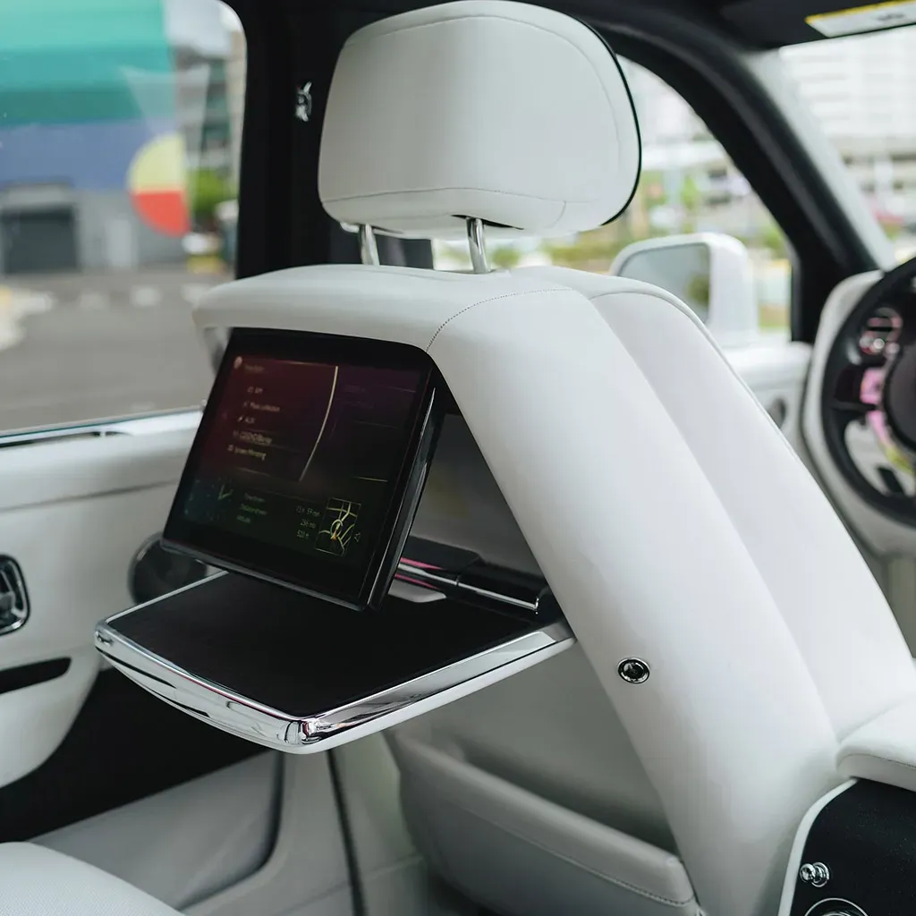 Rolls-Royce Cullinan with All White Interior, photo 12 for prom car rental in Rockville, MD Rolls-Royce Cullinan with All White Interior, photo 12 for prom car rental in Rockville, MD