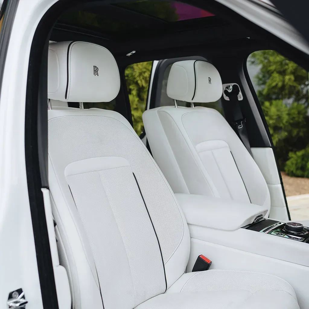Rolls-Royce Cullinan with All White Interior, photo 6 for airport transfers Rolls-Royce Cullinan with All White Interior, photo 6 for airport transfers