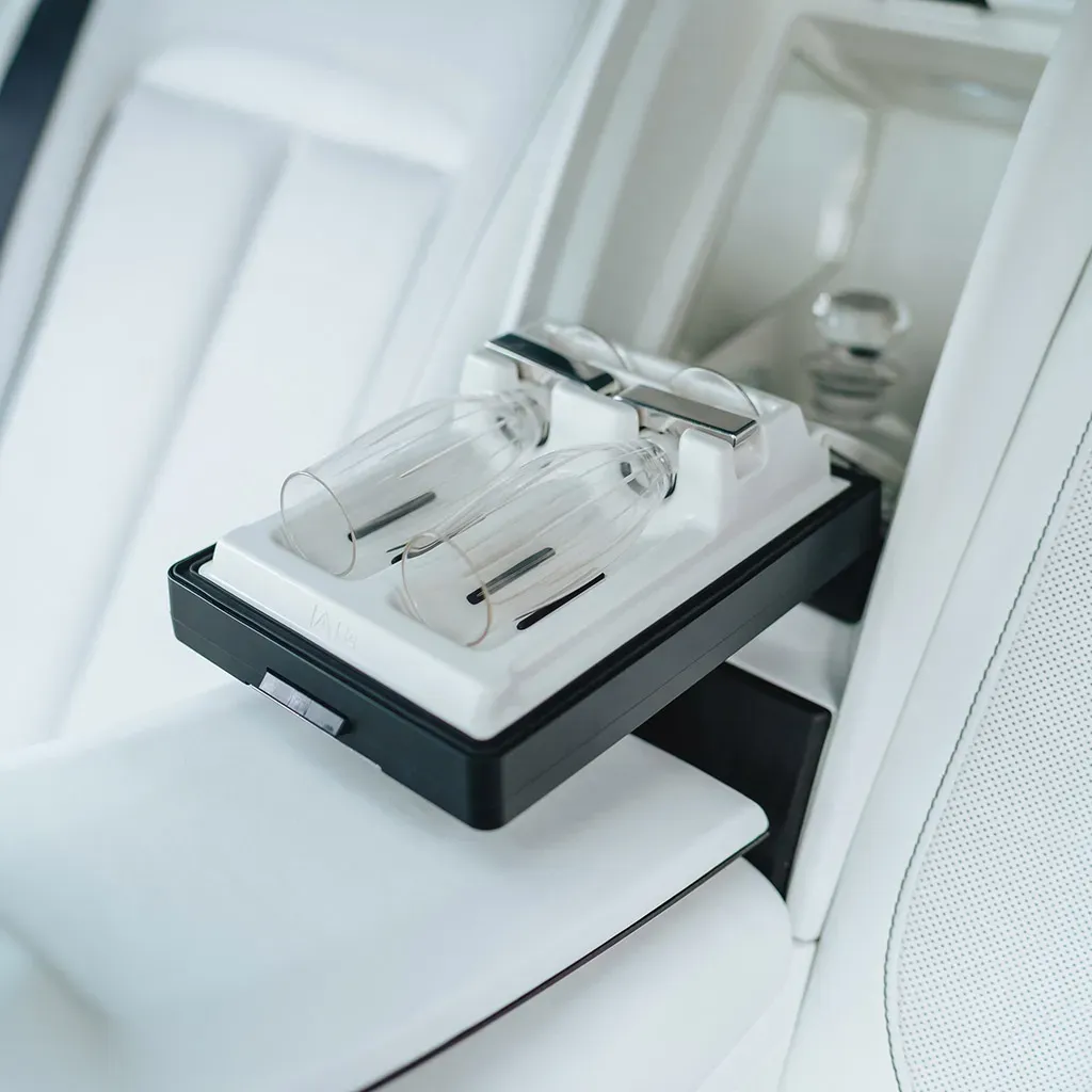 Rolls-Royce Cullinan with All White Interior, photo 8 for prom car rental in Rockville, MD Rolls-Royce Cullinan with All White Interior, photo 8 for prom car rental in Rockville, MD