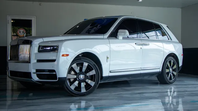 Rolls-Royce Cullinan with Starlight Headliner with tinted windows for Rolls-Royce car rental in Southfield, MI