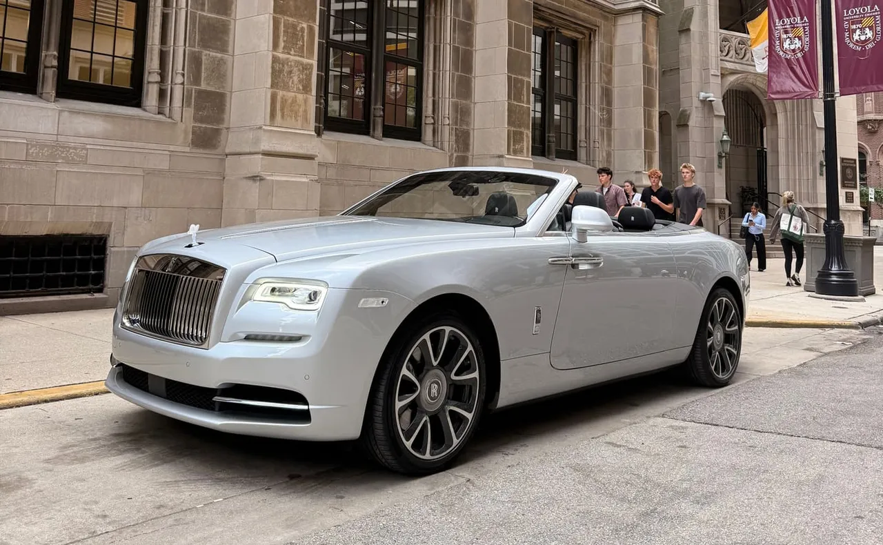 Silver Rolls-Royce Dawn, photo 2 for wedding car rental