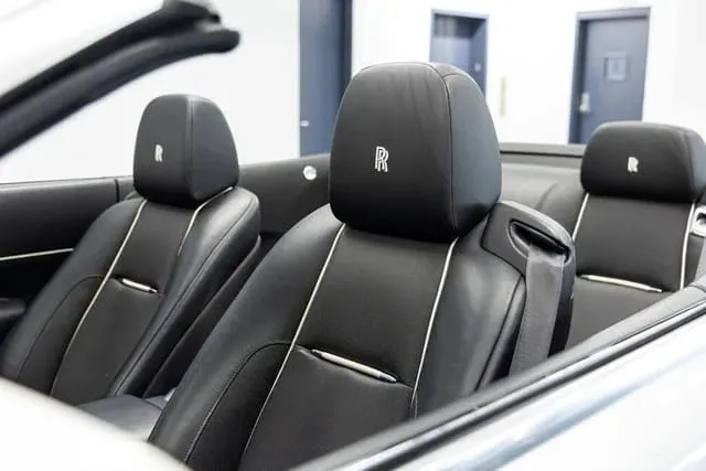 Silver Rolls-Royce Dawn, photo 3 for wedding car rental
