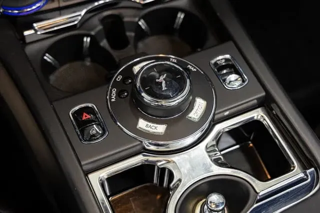 Silver Rolls-Royce Dawn, photo 4 for wedding car rental