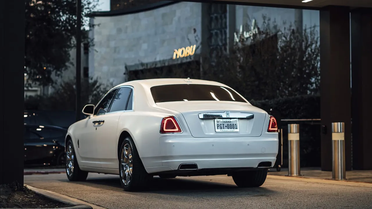 White Rolls-Royce Ghost, photo 4 for wedding car rental