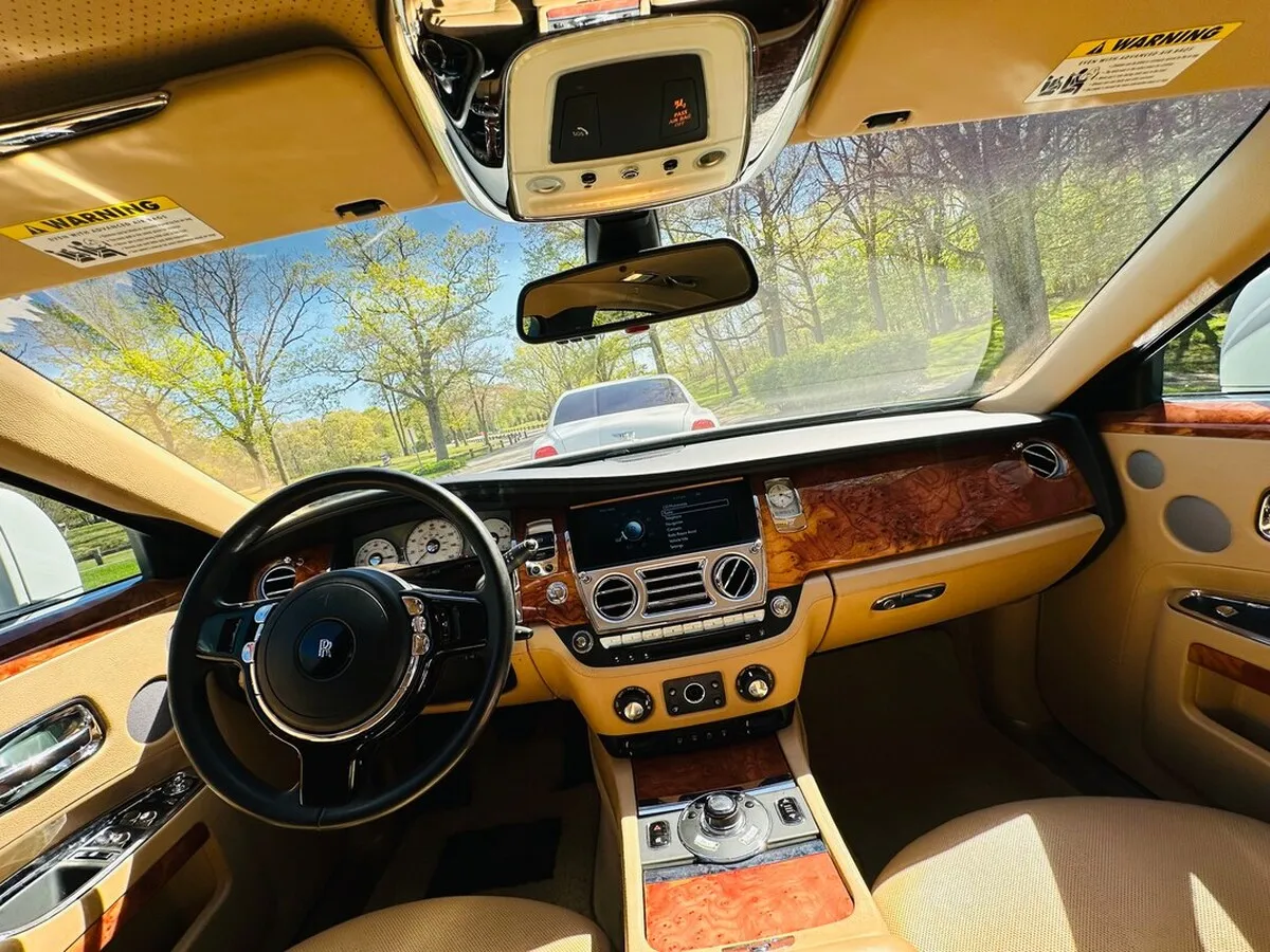 Rolls-Royce Ghost Sedan interior for wedding car rental Rolls-Royce Ghost Sedan interior for wedding car rental