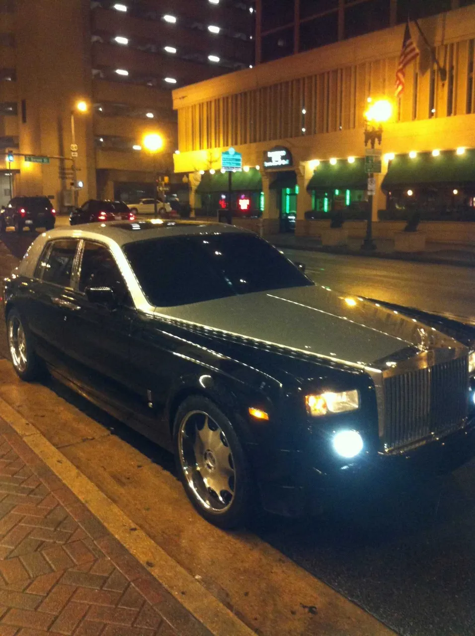White Rolls Royce Limo exterior, photo 3 for prom car rental in Liberty, KY