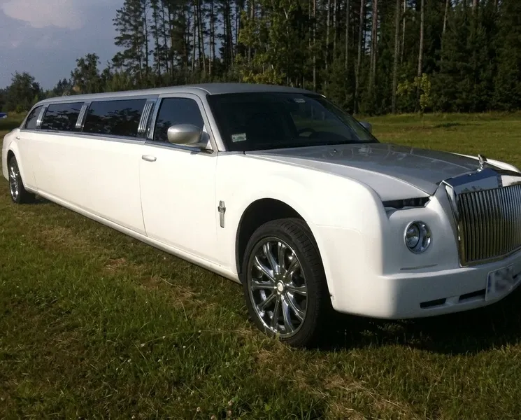 White Rolls-Royce Limousine for limo rental White Rolls-Royce Limousine for limo rental