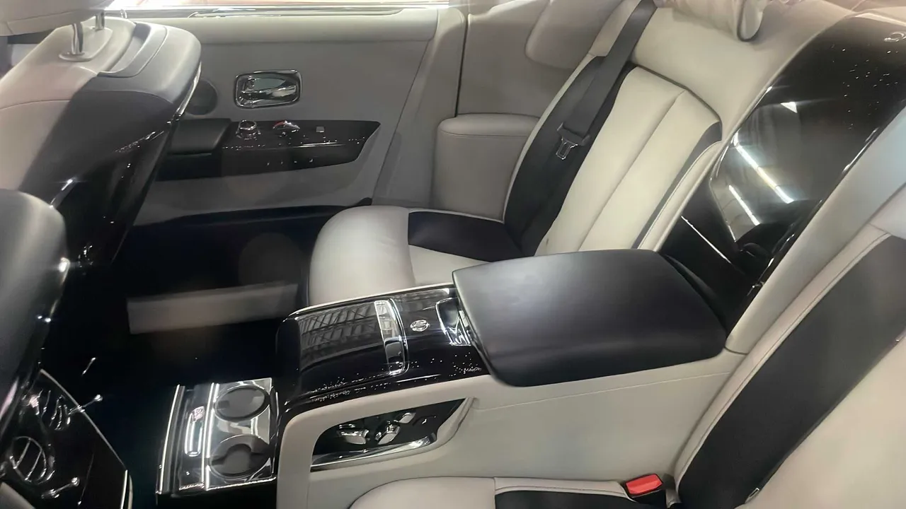 Rolls Royce Phantom interior, photo 2 for wedding car rental in Greenland, NH