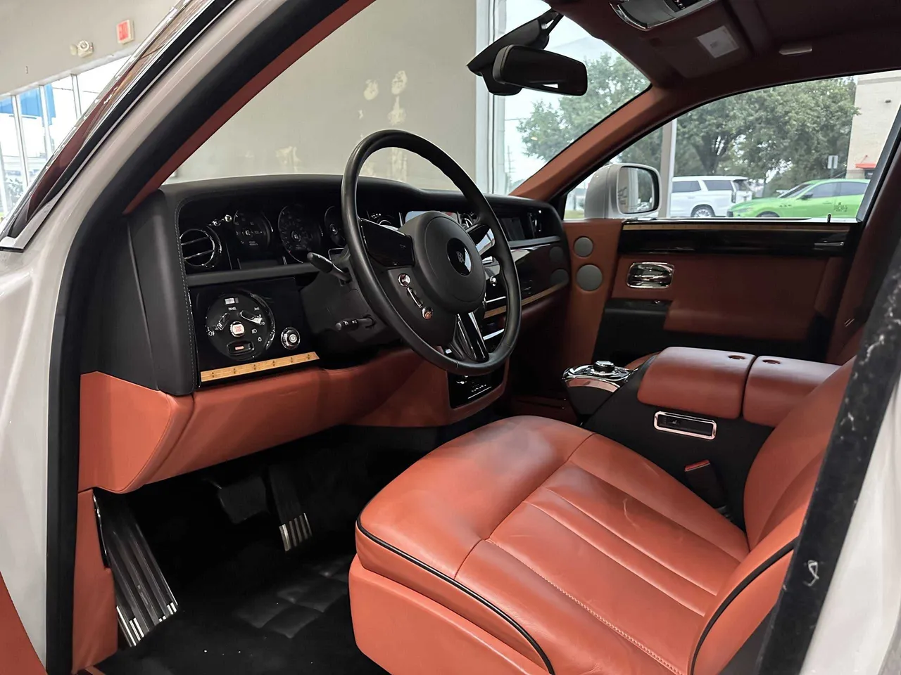 Rolls Royce Phantom interior, photo 6 for wedding car rental in Holloway, MN