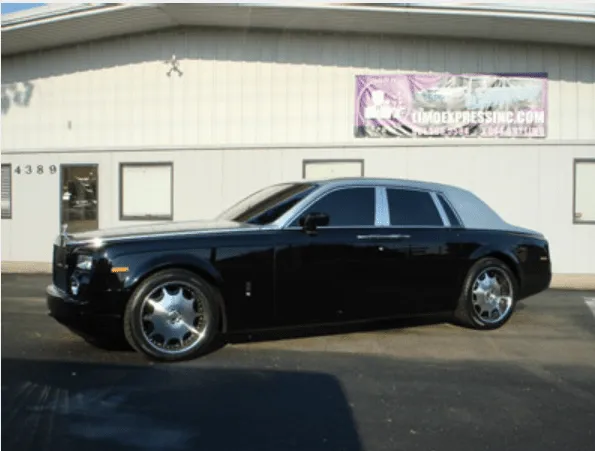 Rolls Royce Phantom Black exterior, photo 2 for wedding car rental in Haleyville, AL