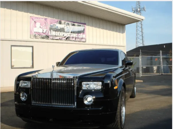 Rolls Royce Phantom Black exterior, photo 3 for wedding car rental in Haleyville, AL