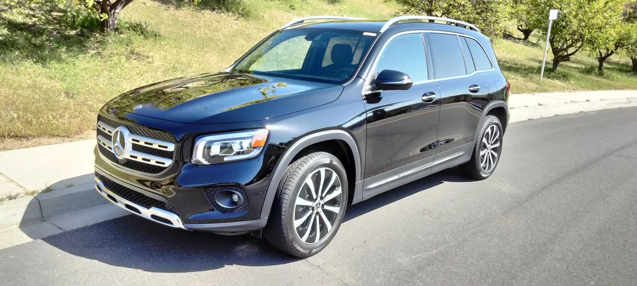 Black 4 Passenger SUV exterior, photo 3 for airport transfers