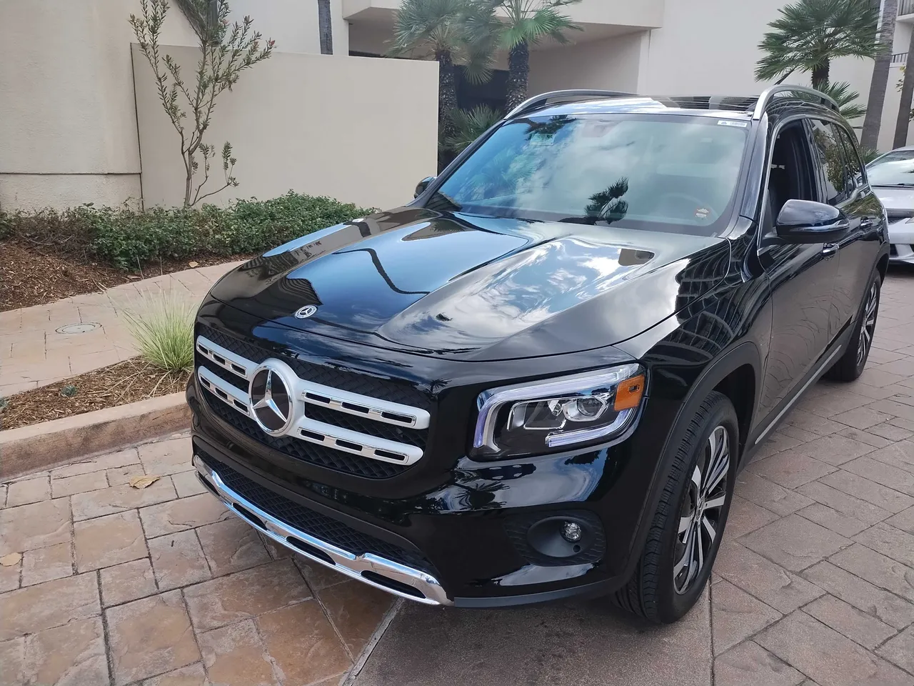 Black 4 Passenger SUV for airport transfers Black 4 Passenger SUV for airport transfers