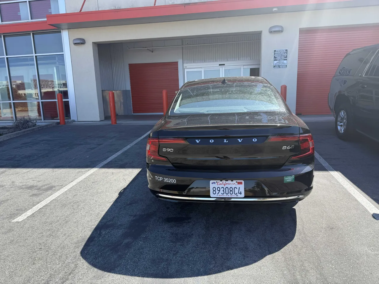 Black Volvo S90, photo 2 for chauffeur car rental in Hopland, CA