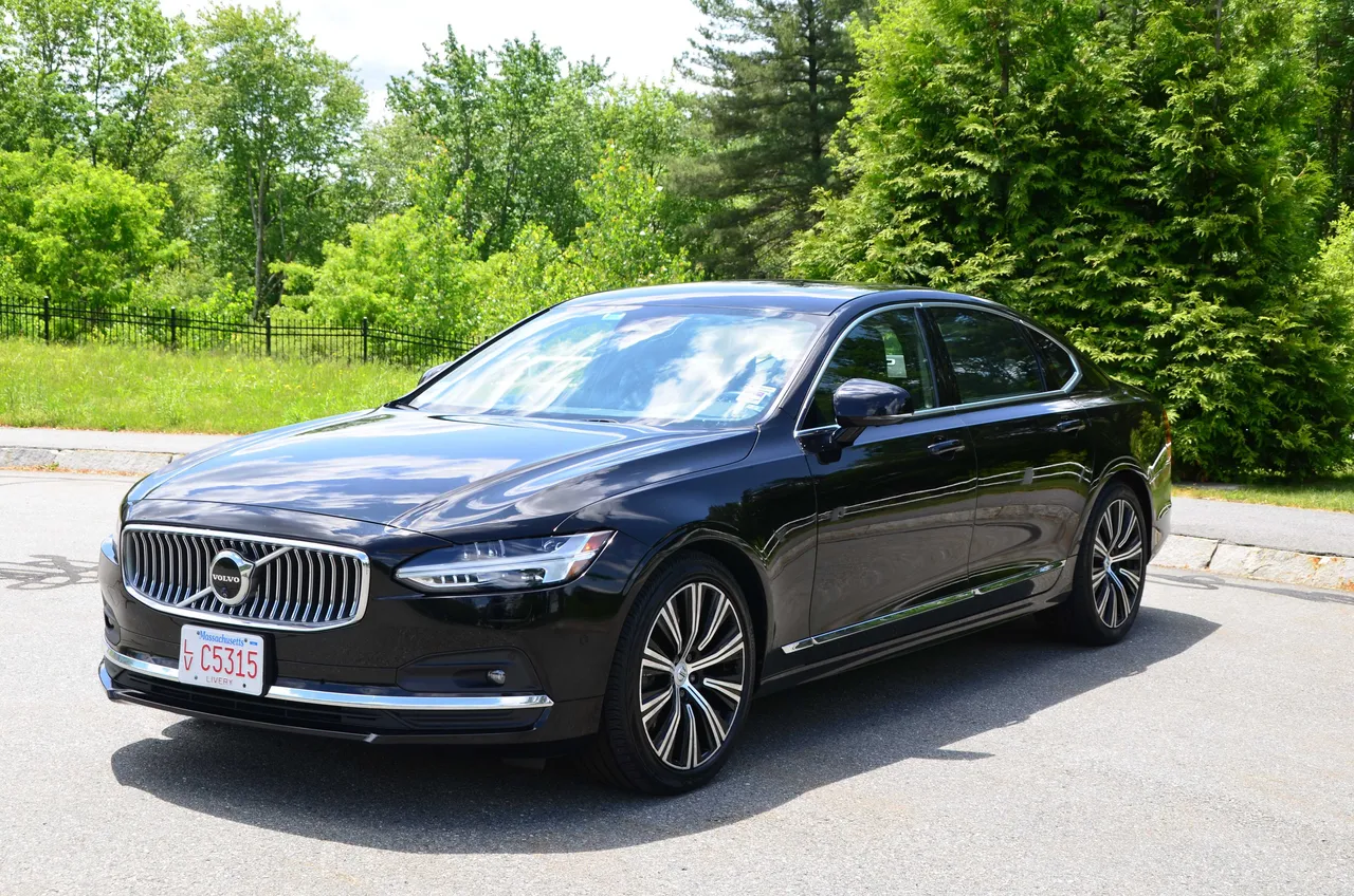 Black Volvo S90 Sedan, photo 2 for sedan rental in East Greenwich, RI