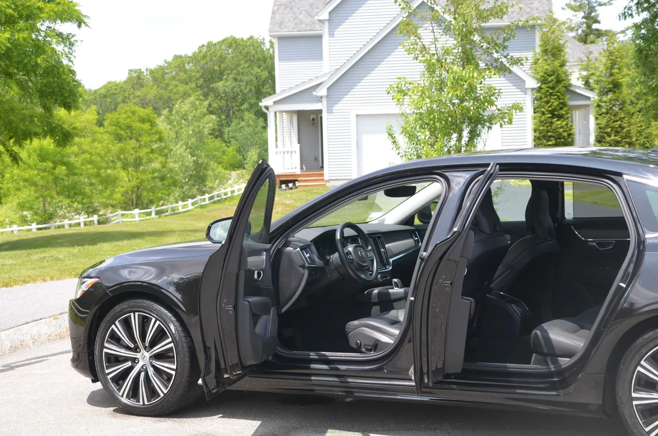 Black Volvo S90 Sedan, photo 4 for sedan rental in East Greenwich, RI