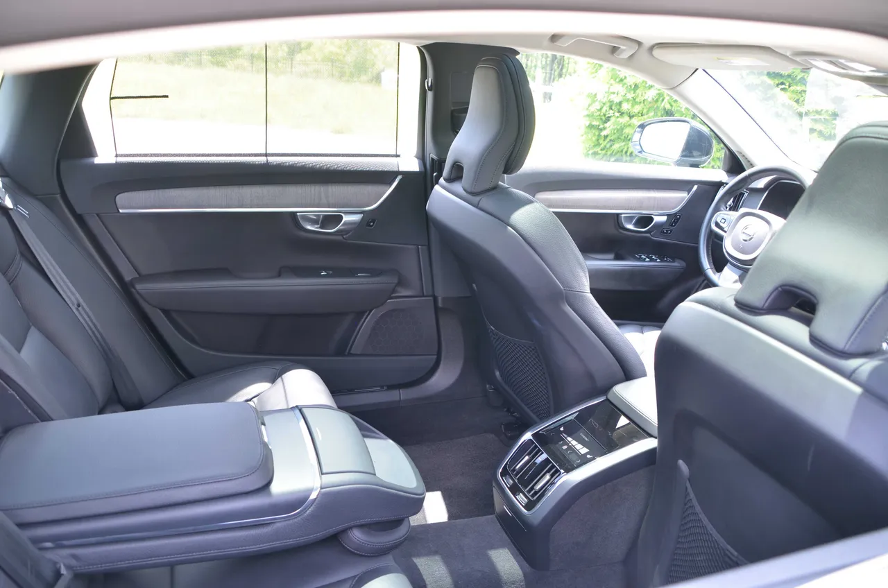 Black Volvo S90 Sedan, photo 5 for sedan rental in East Greenwich, RI