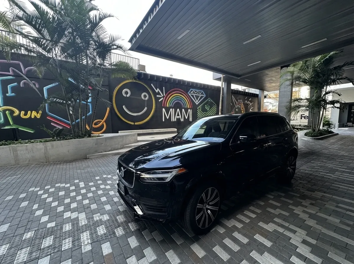 Black Volvo XC90, photo 3 for airport transfers Black Volvo XC90, photo 3 for airport transfers