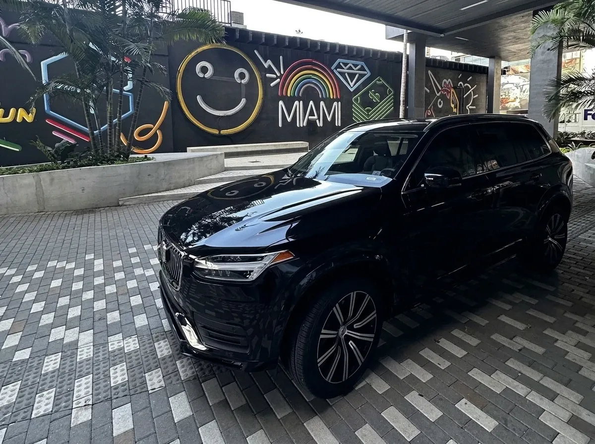 Black Volvo XC90, photo 2 for airport transfers Black Volvo XC90, photo 2 for airport transfers